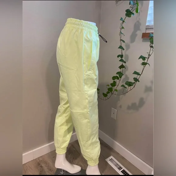 Nike Neon Yellow Joggers Pants Women’s Size XS Lightweight Athletic Pants - Picture 5 of 8